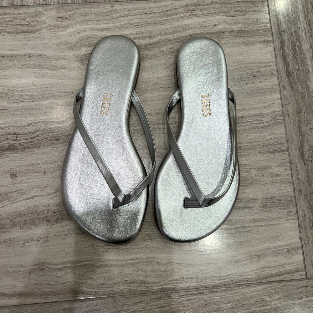 GIRLS TKEES MINI SOLID LEATHER FLIP FLOPS